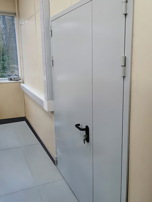 Монтаж партии дверей «Антипаника» для АО ГНЦ РФ ТРИНИТИ «Росатом»