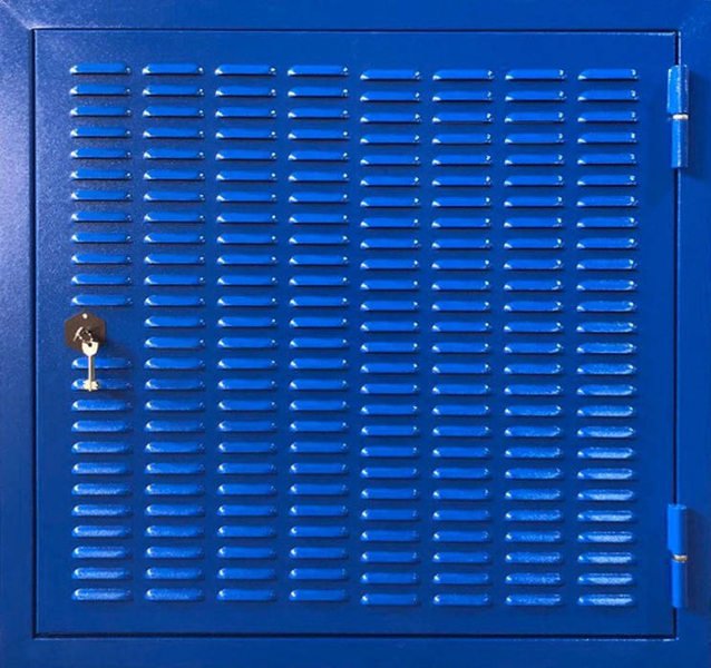 Люк технический с вентиляционными отверстиями