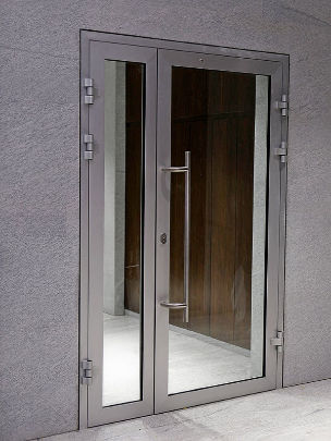 Остекленная противопожарная дверь