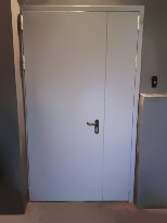 Полуторастворчатая дверь, фото внешней стороны